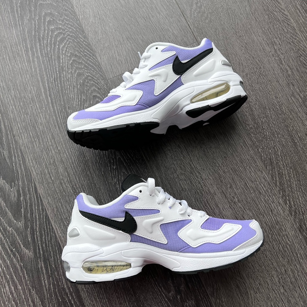 🔴 SOLD 🔴 Nike - Women’s White Violet Air Max 2 Light Sneakers